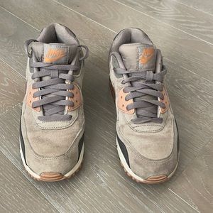 Nike women’s air max 90 leather